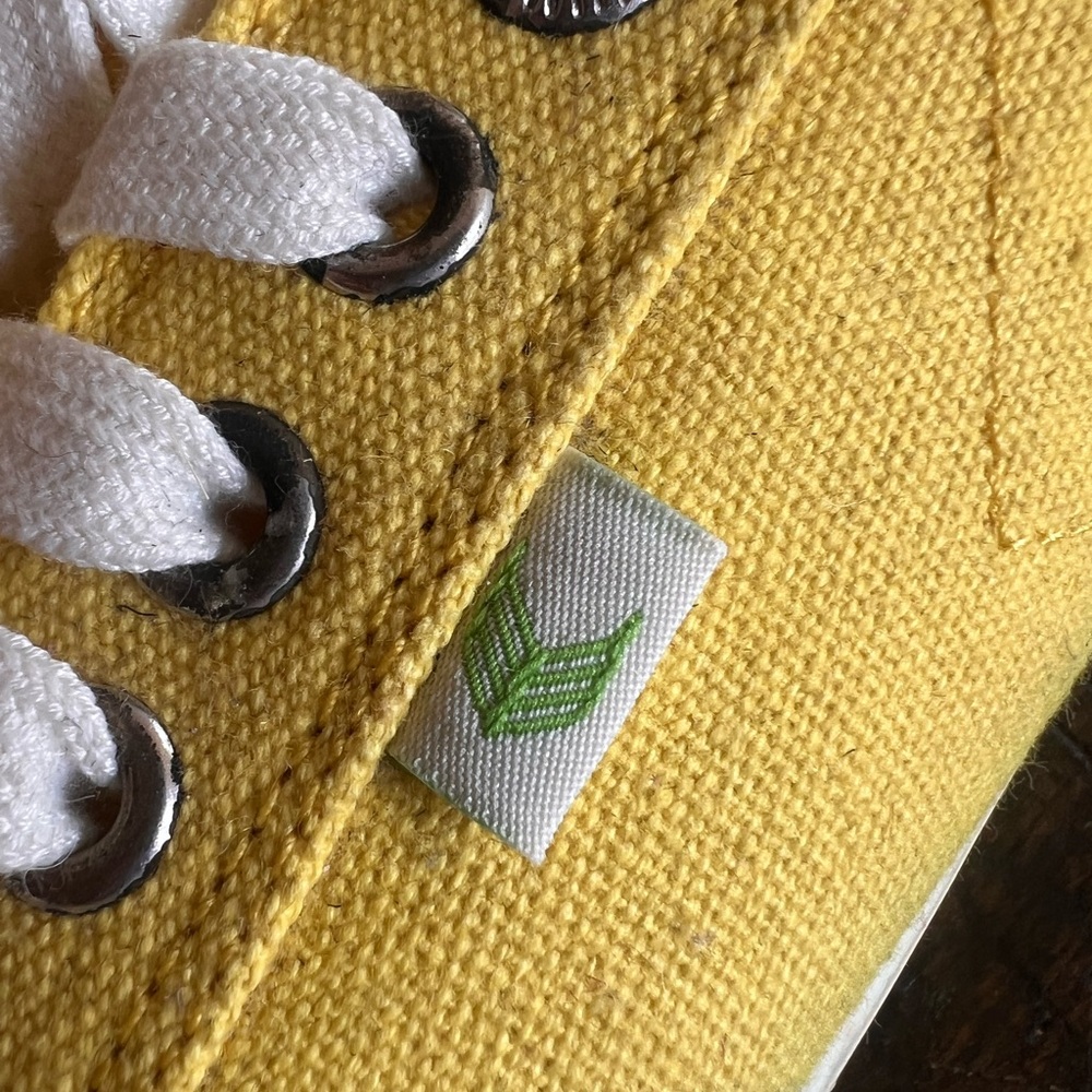 Cariuma OCA LowTop Canvas Sneakers Yellow Unisex Men’s Size 10 Women’s Size 11.5 - Picture 6 of 10